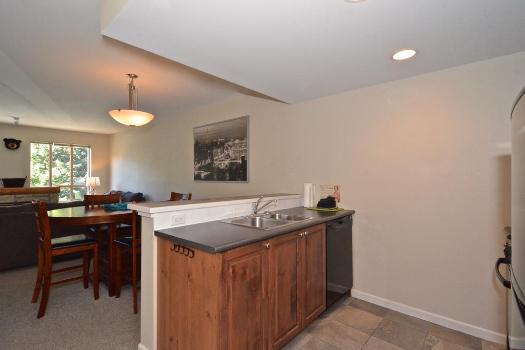 Whistler Blackcomb Vacation Rentals - Village North Екстериор снимка